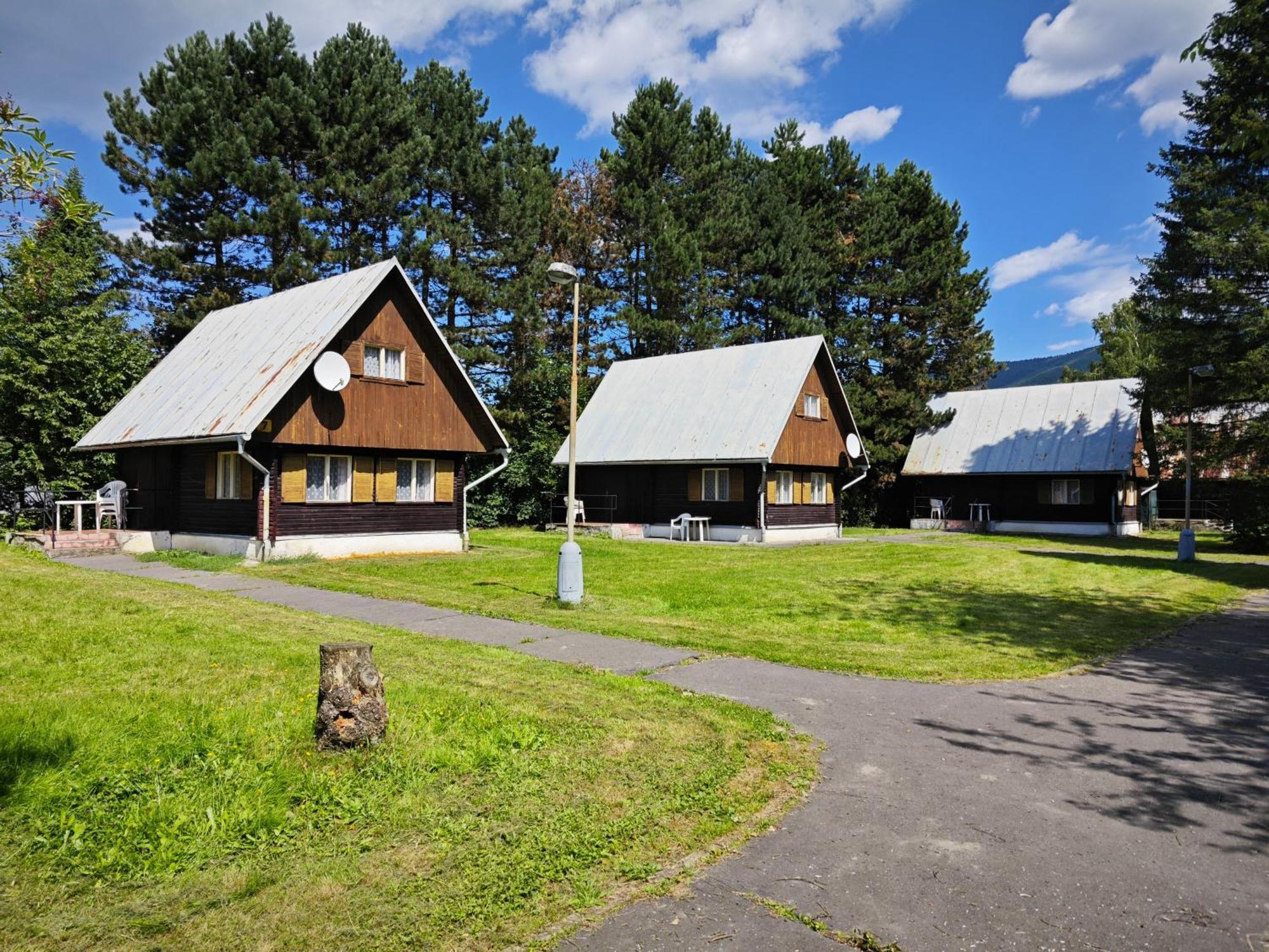 Bungalovy Roznov Villa Roznov pod Radhostem Exterior photo